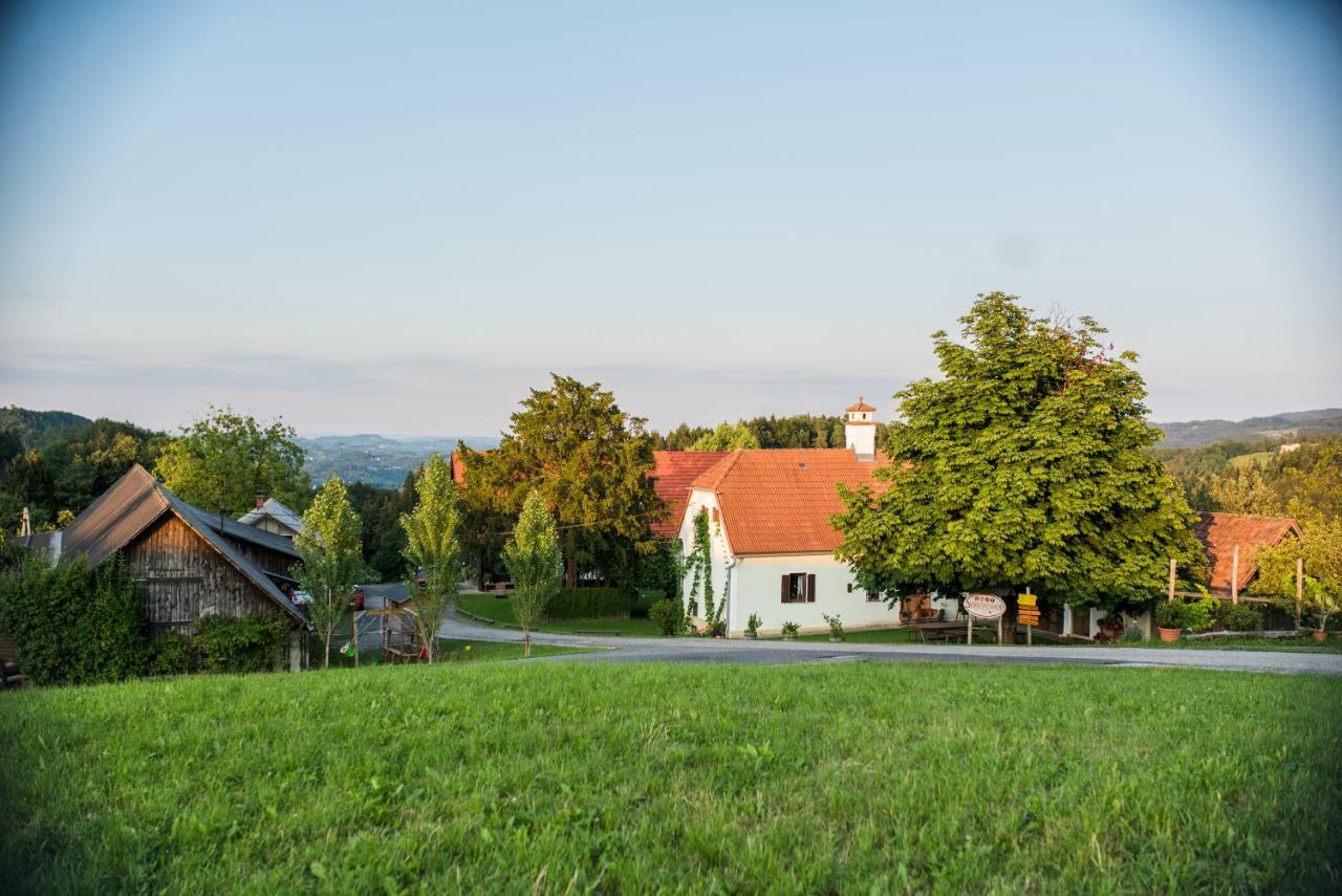 Serschenhof- Auszeit Ueber Dem Stall Лойчах Экстерьер фото